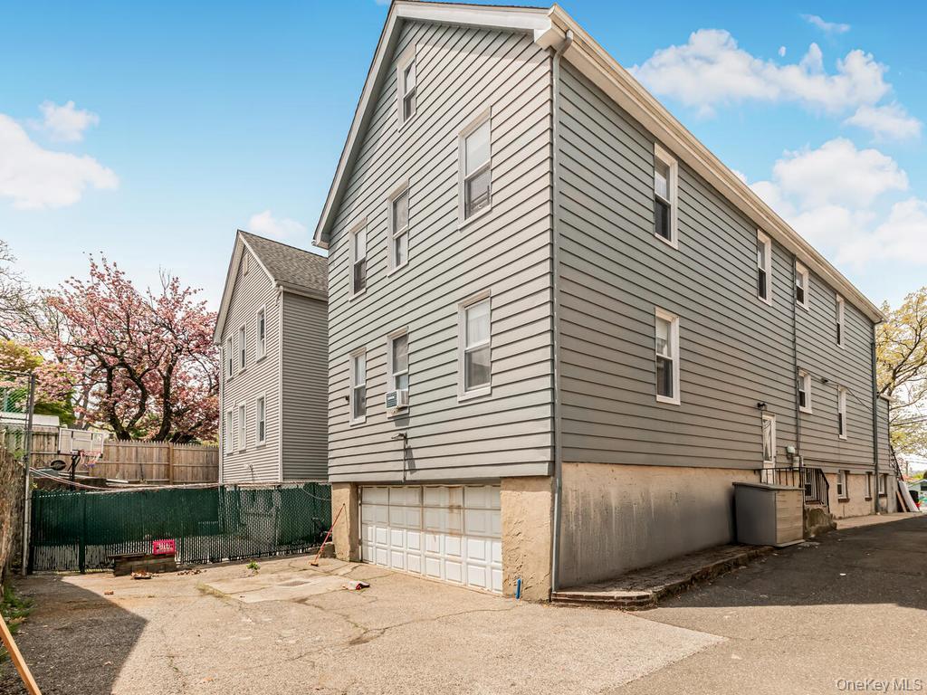 18 Lindsey Street Property Photo 2