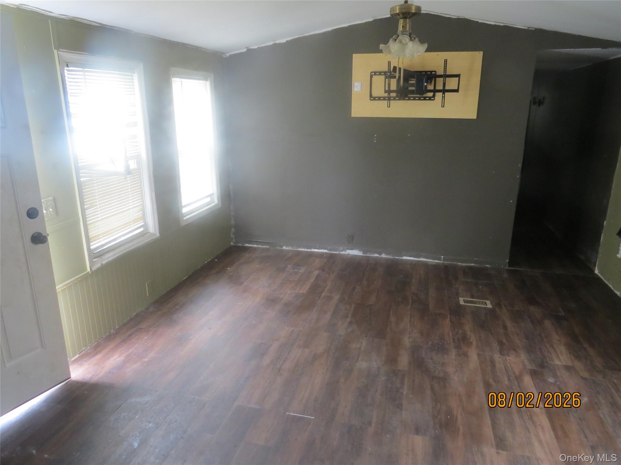 723 Beekman Road 30 Property Photo 9