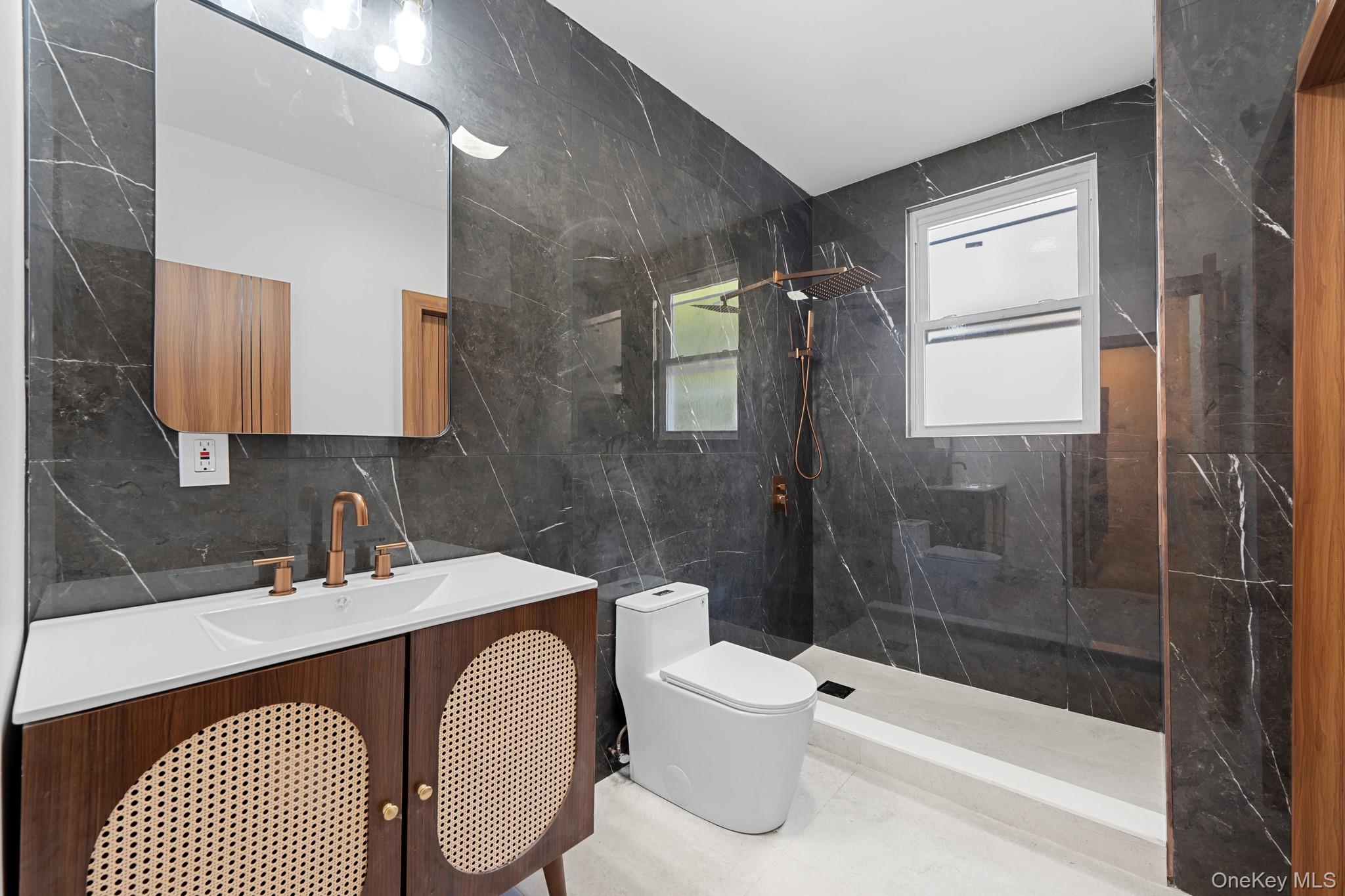 2571 Bainbridge Avenue Property Photo 7