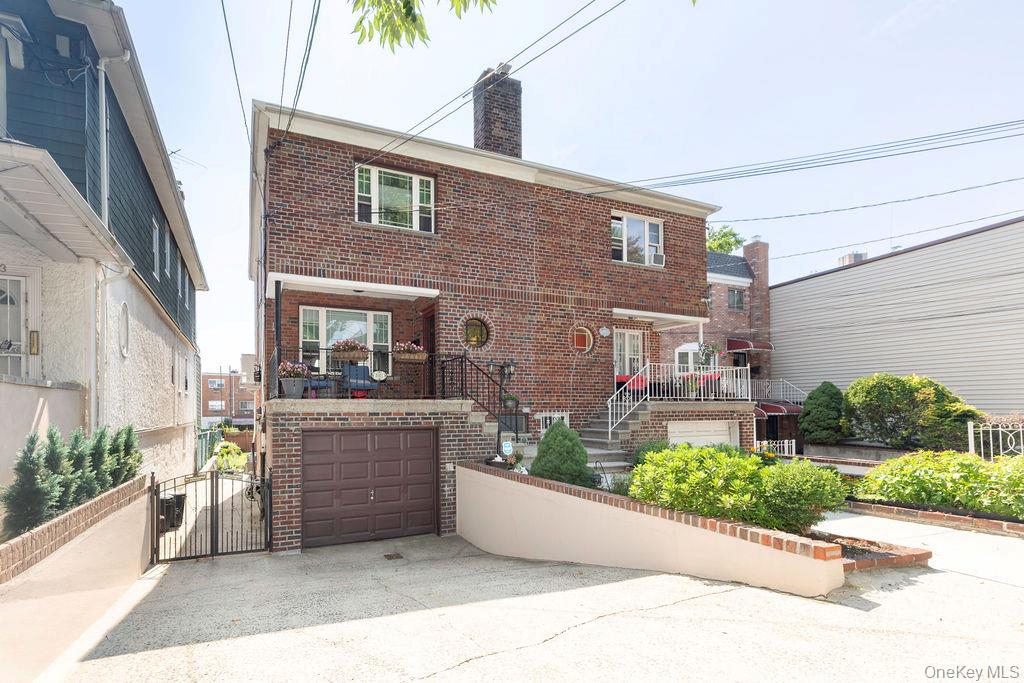 1915 Fowler Avenue Property Photo 1