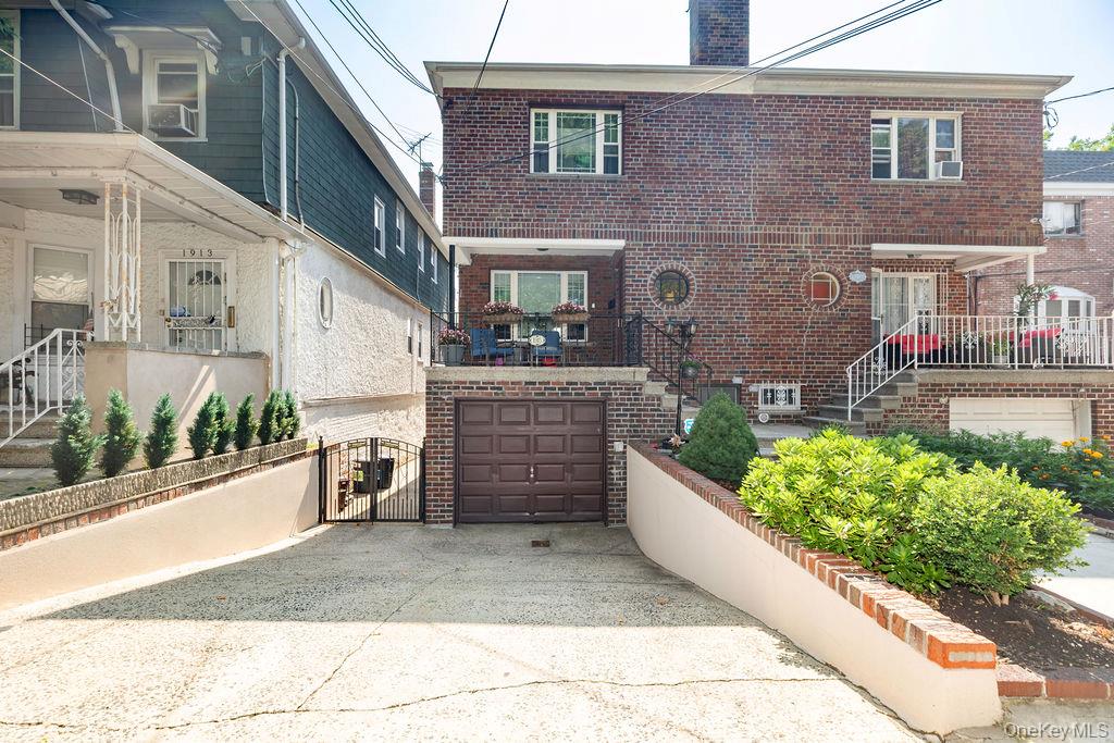 1915 Fowler Avenue Property Photo 2