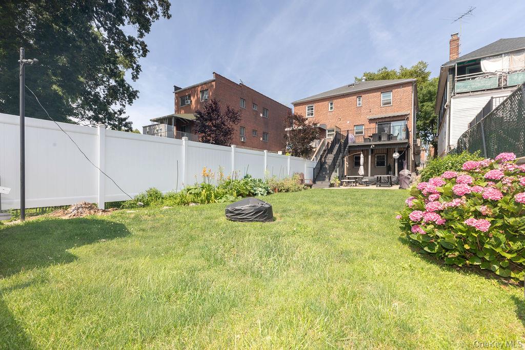 1915 Fowler Avenue Property Photo 32