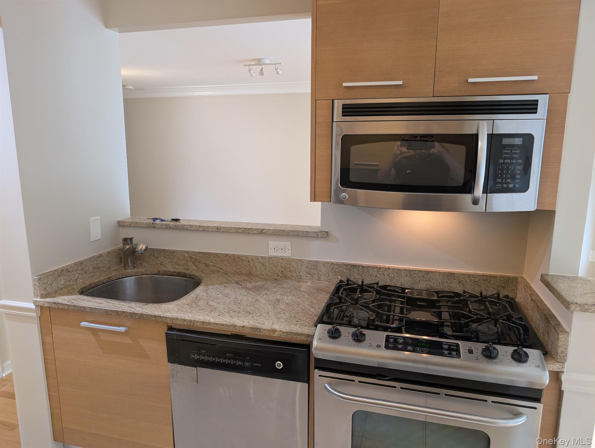 1155 Warburton Avenue Property Photo 4