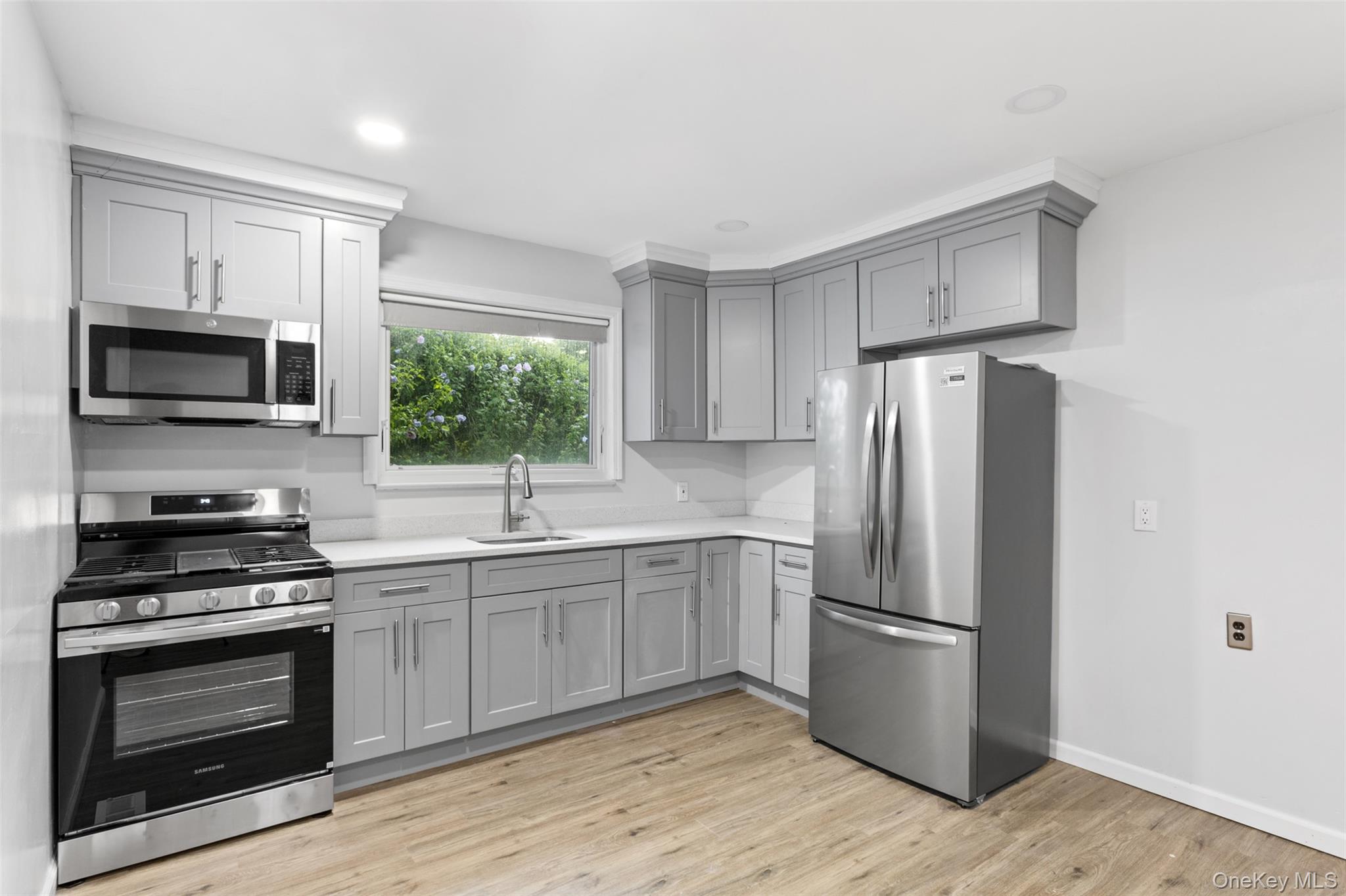 336 Scranton Avenue Property Photo 3