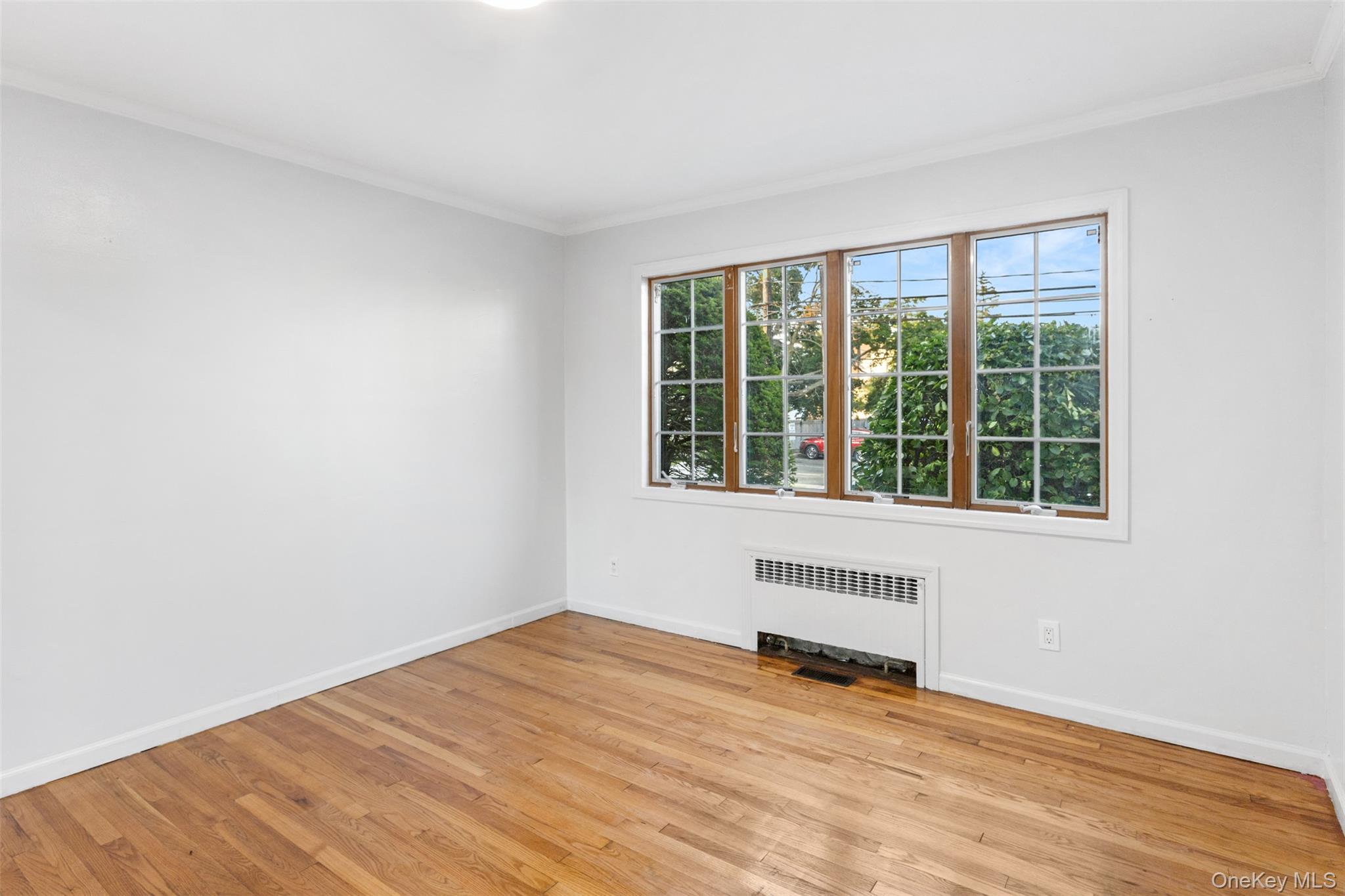 336 Scranton Avenue Property Photo 4