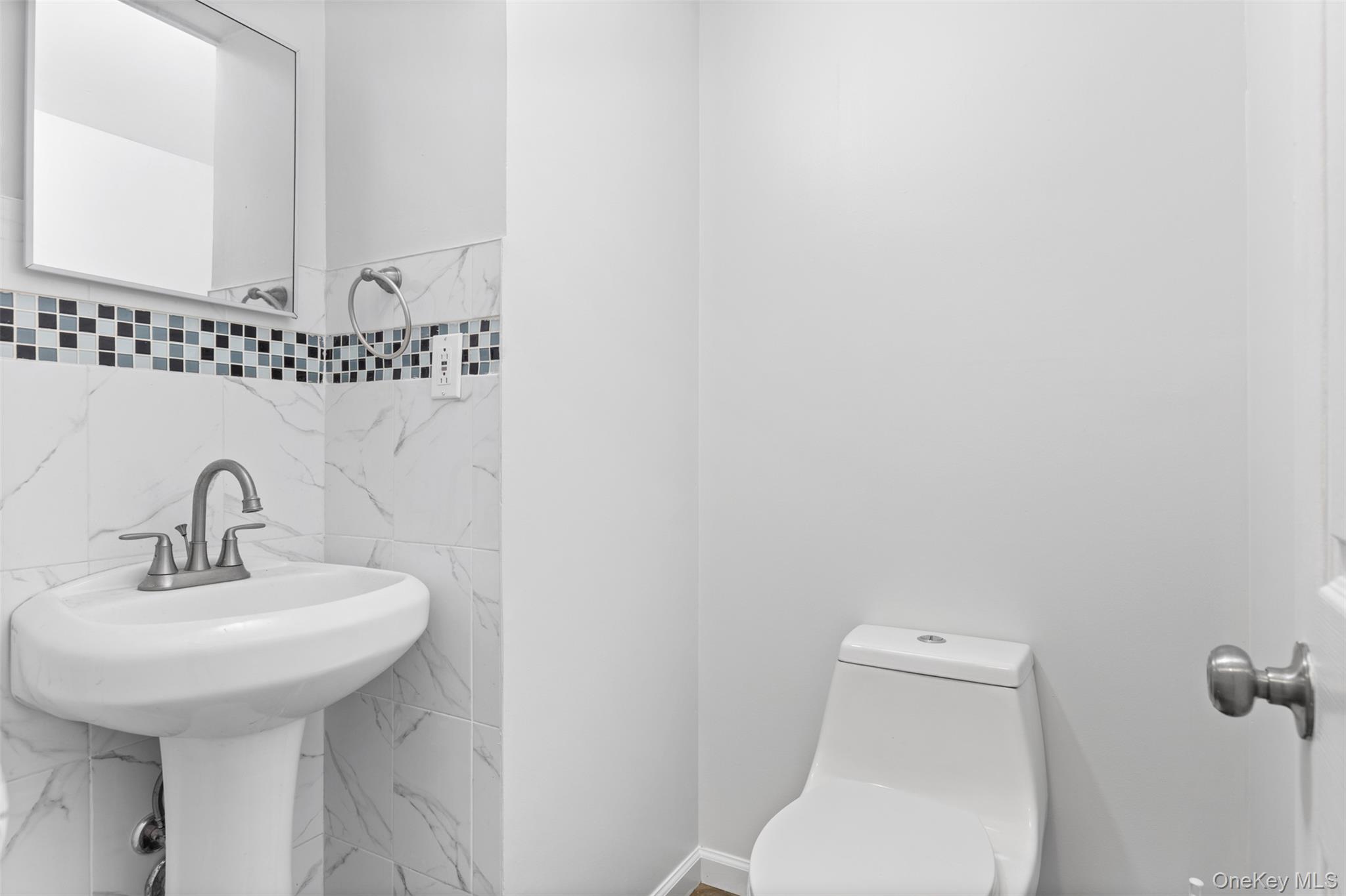 336 Scranton Avenue Property Photo 8