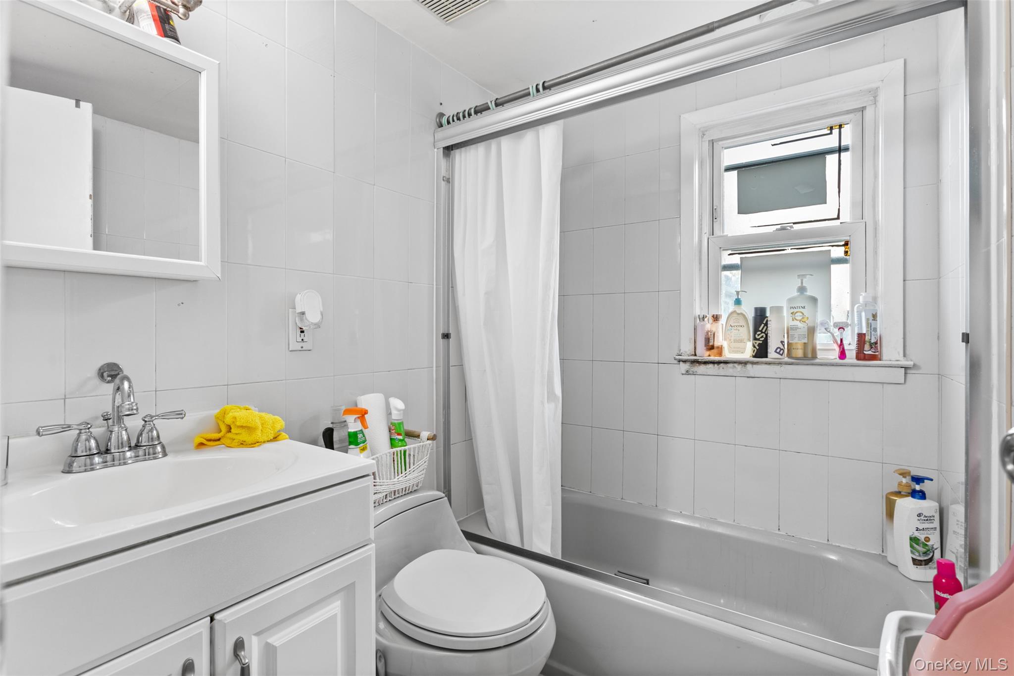 336 Scranton Avenue Property Photo 10