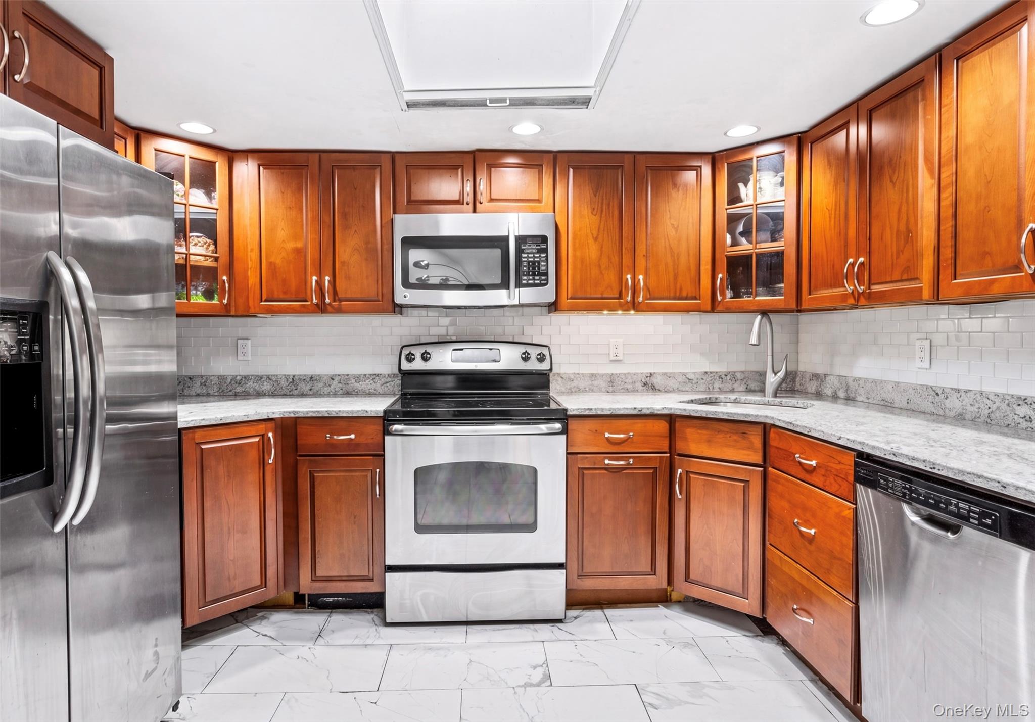 336 Scranton Avenue Property Photo 12