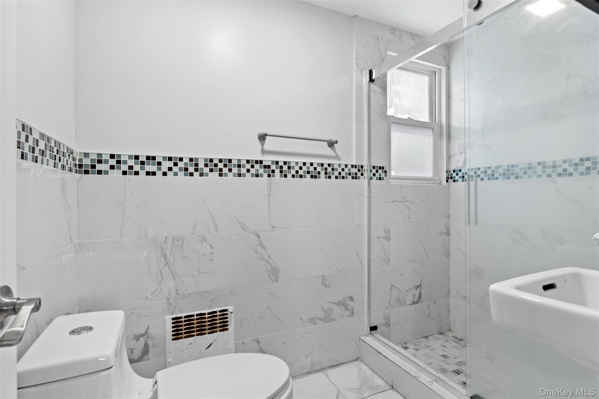 336 Scranton Avenue Property Photo 18