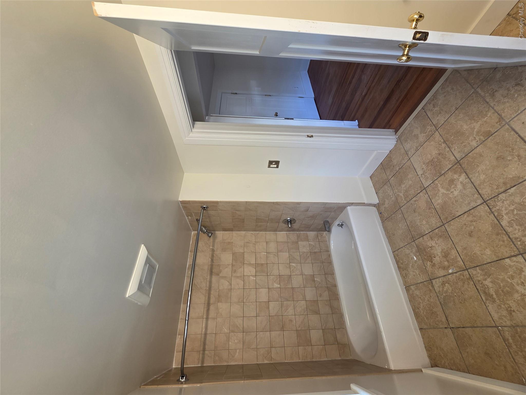 65 S Clinton Street B Property Photo 7