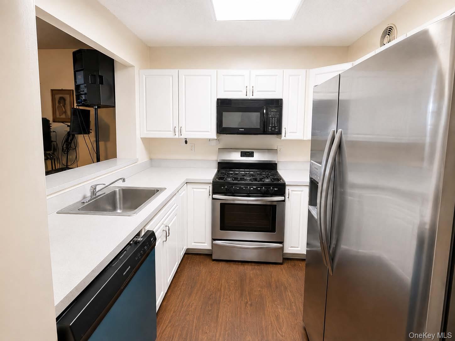 125 Sunset Boulevard 10125 Property Photo 3