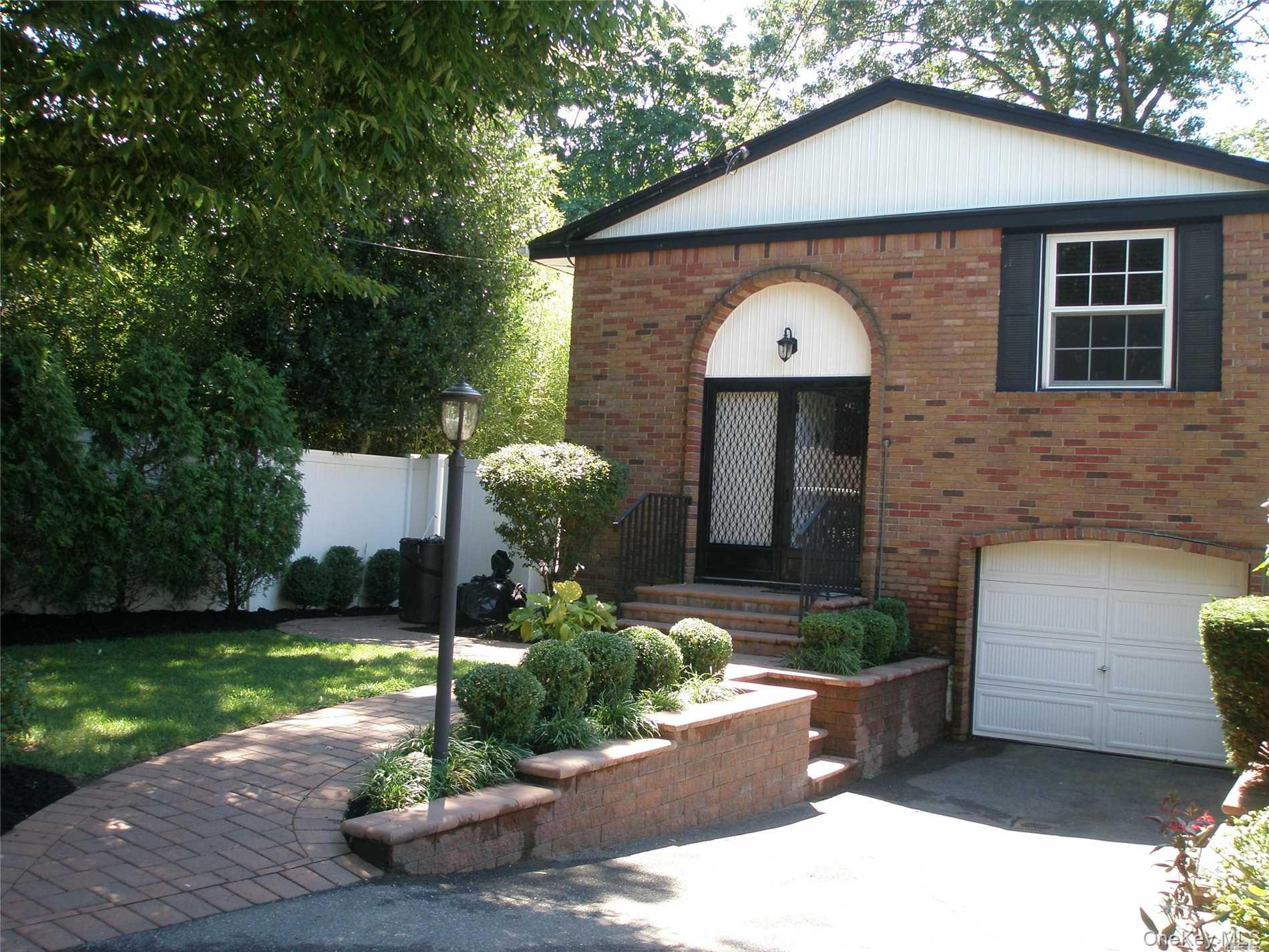 4924 Express Dr South Property Photo 1