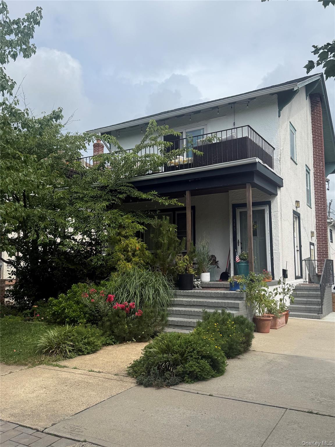 445 W Walnut Street Upper Property Photo 1