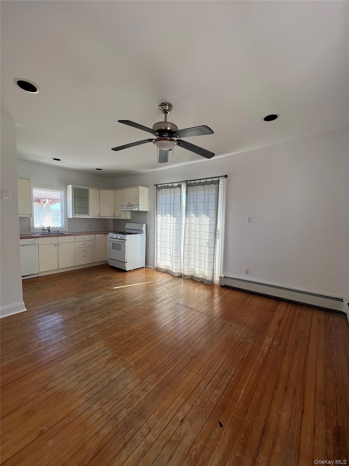 445 W Walnut Street Upper Property Photo 6