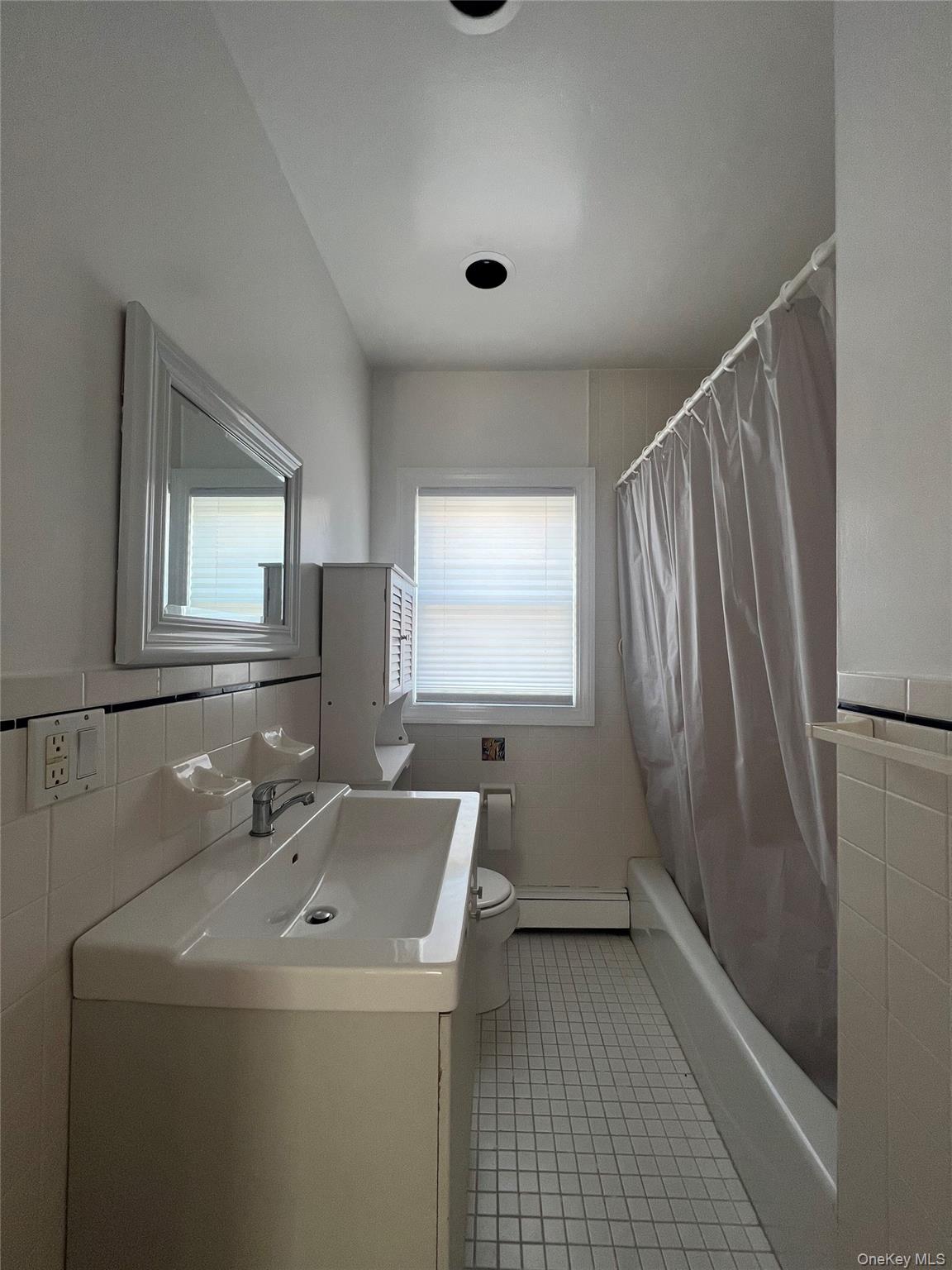 445 W Walnut Street Upper Property Photo 7