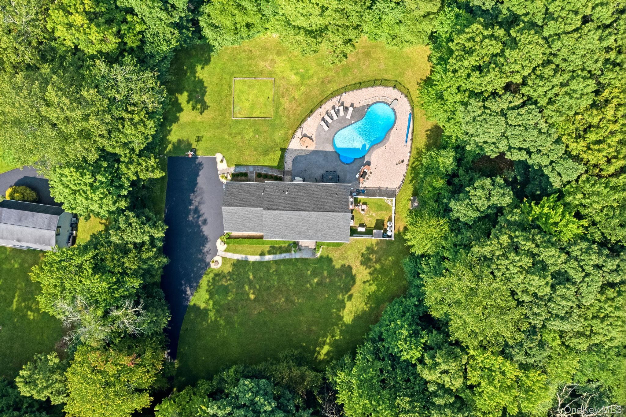 2 Tommys Lane Property Photo 35