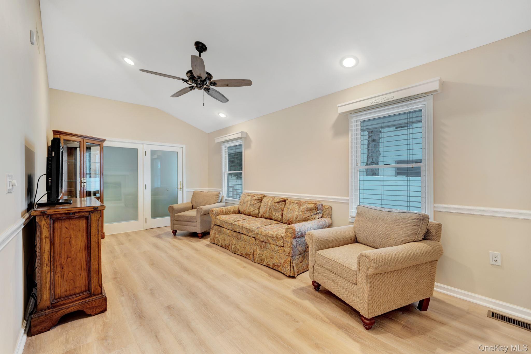 15 Abbey Drive Property Photo 6