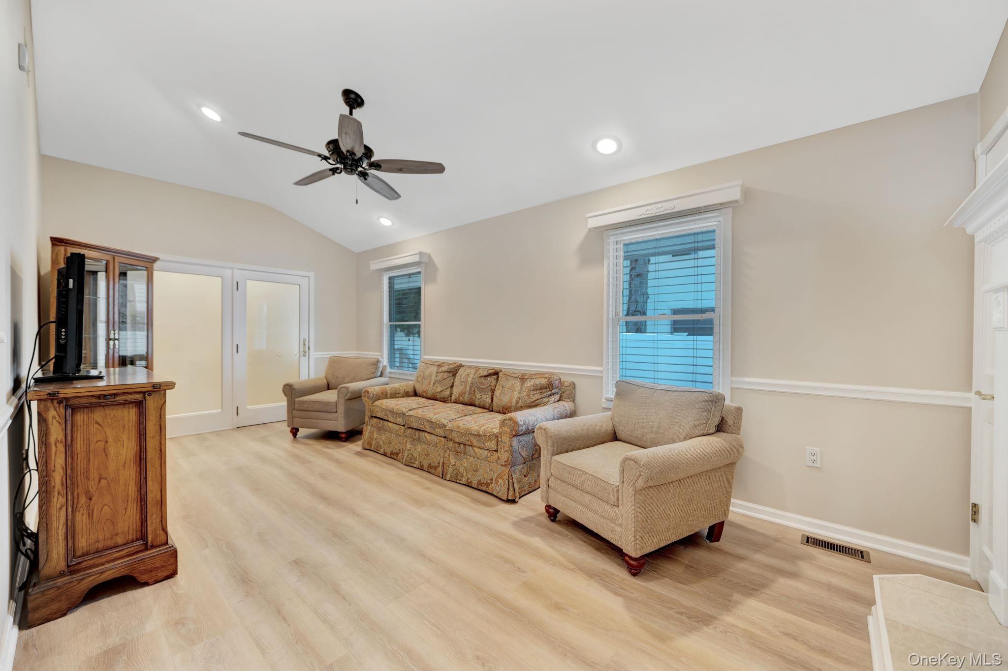 15 Abbey Drive Property Photo 7