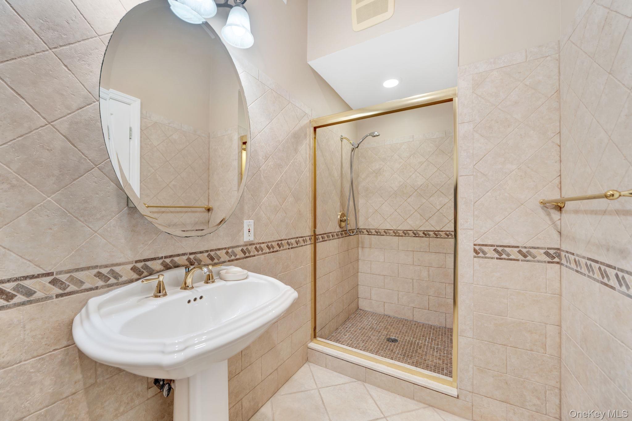 15 Abbey Drive Property Photo 12