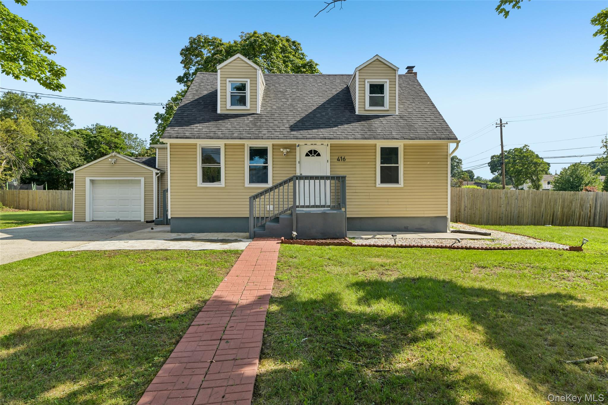 416 Arizona Avenue Property Photo 1