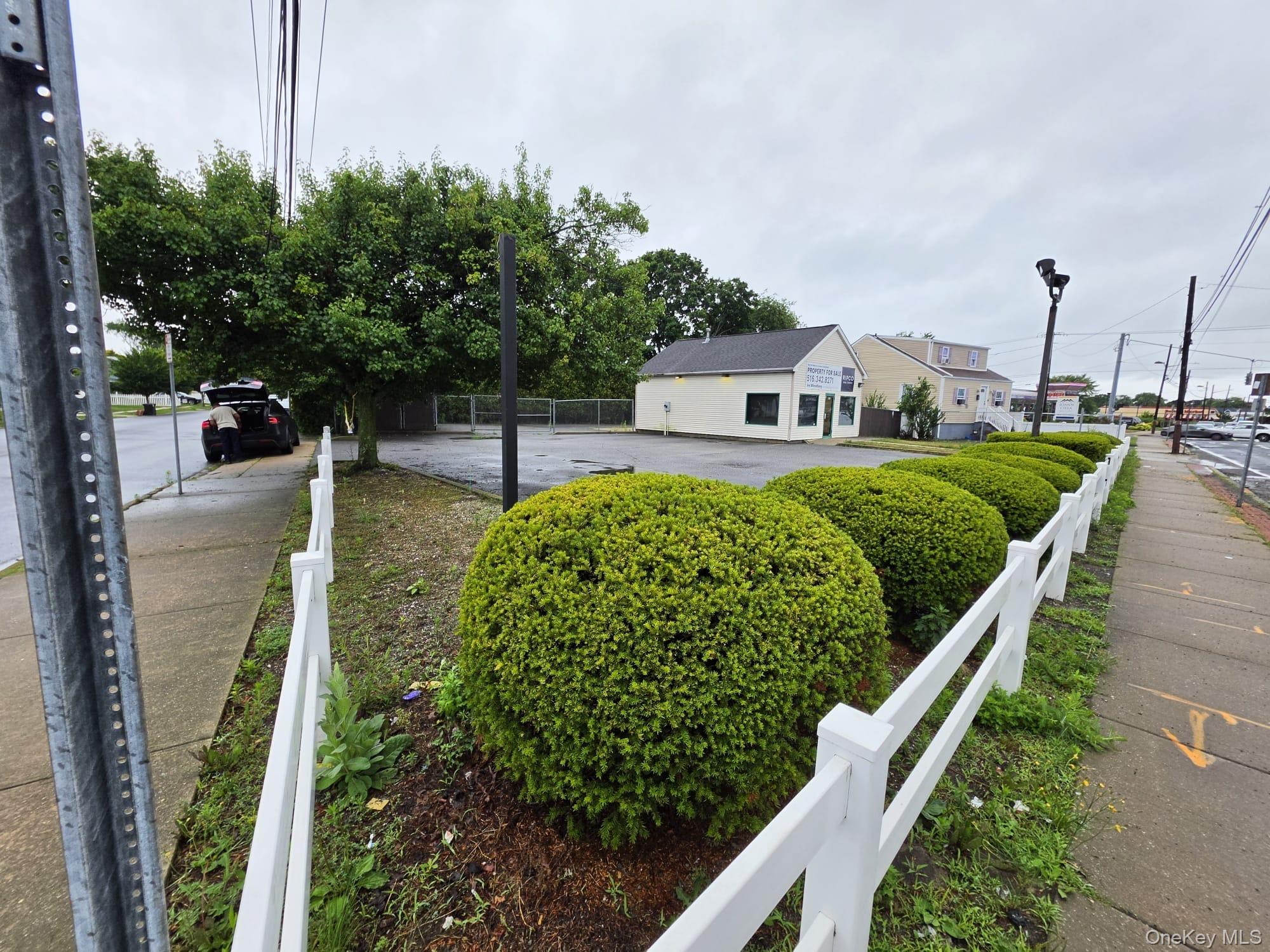 199 E Montauk Highway Property Photo 1