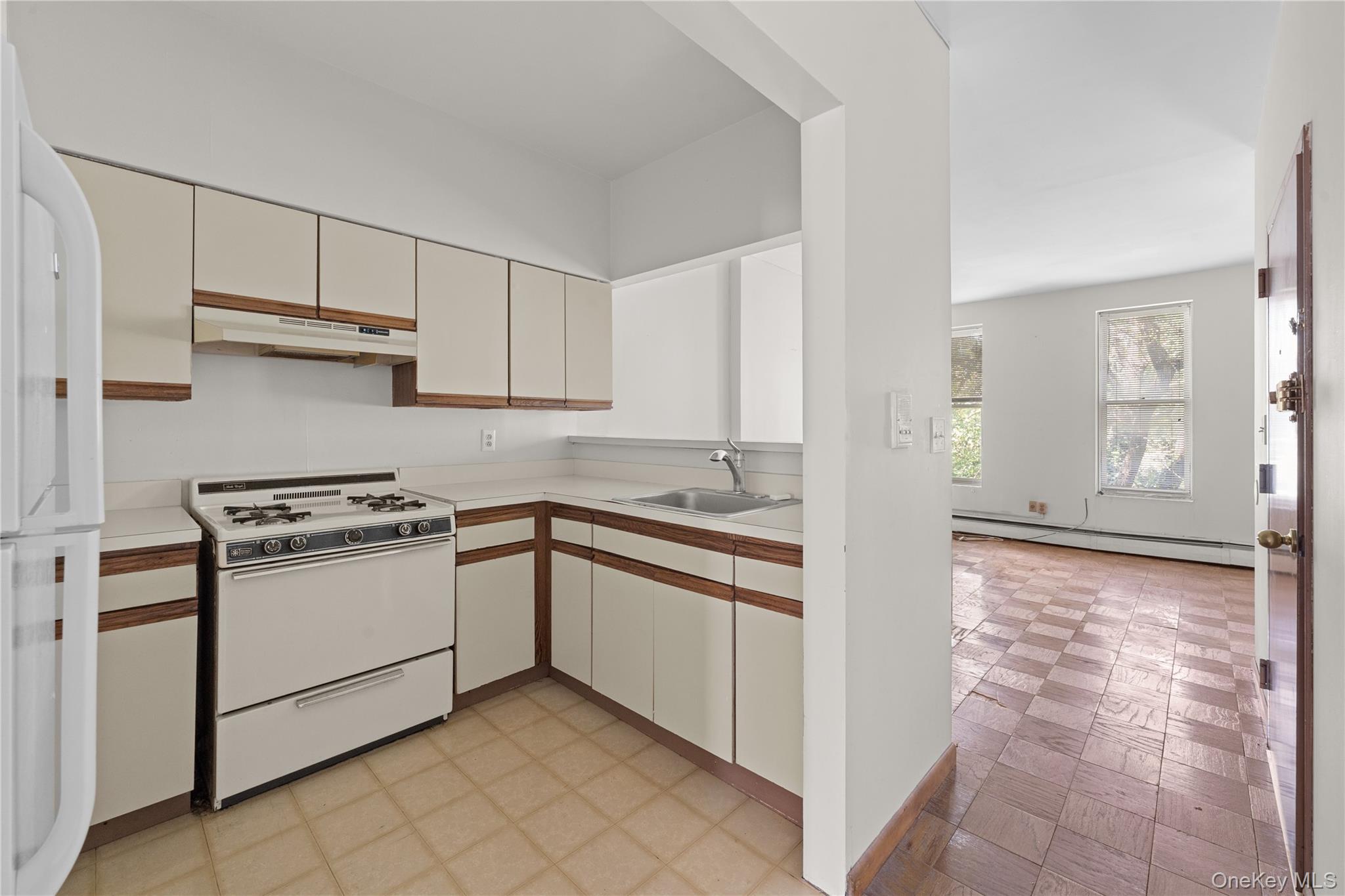 393 Park Place Property Photo 11