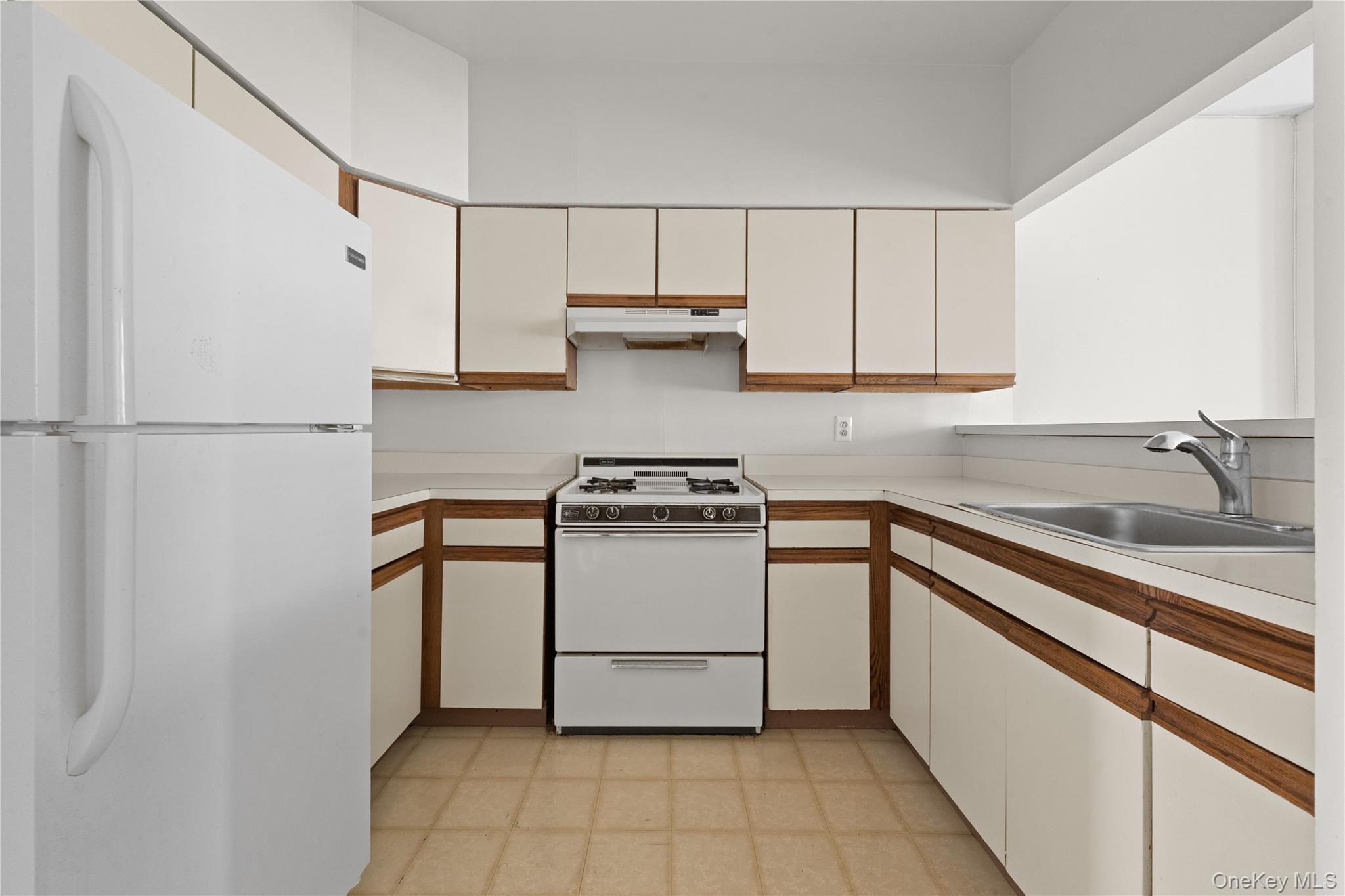 393 Park Place Property Photo 12