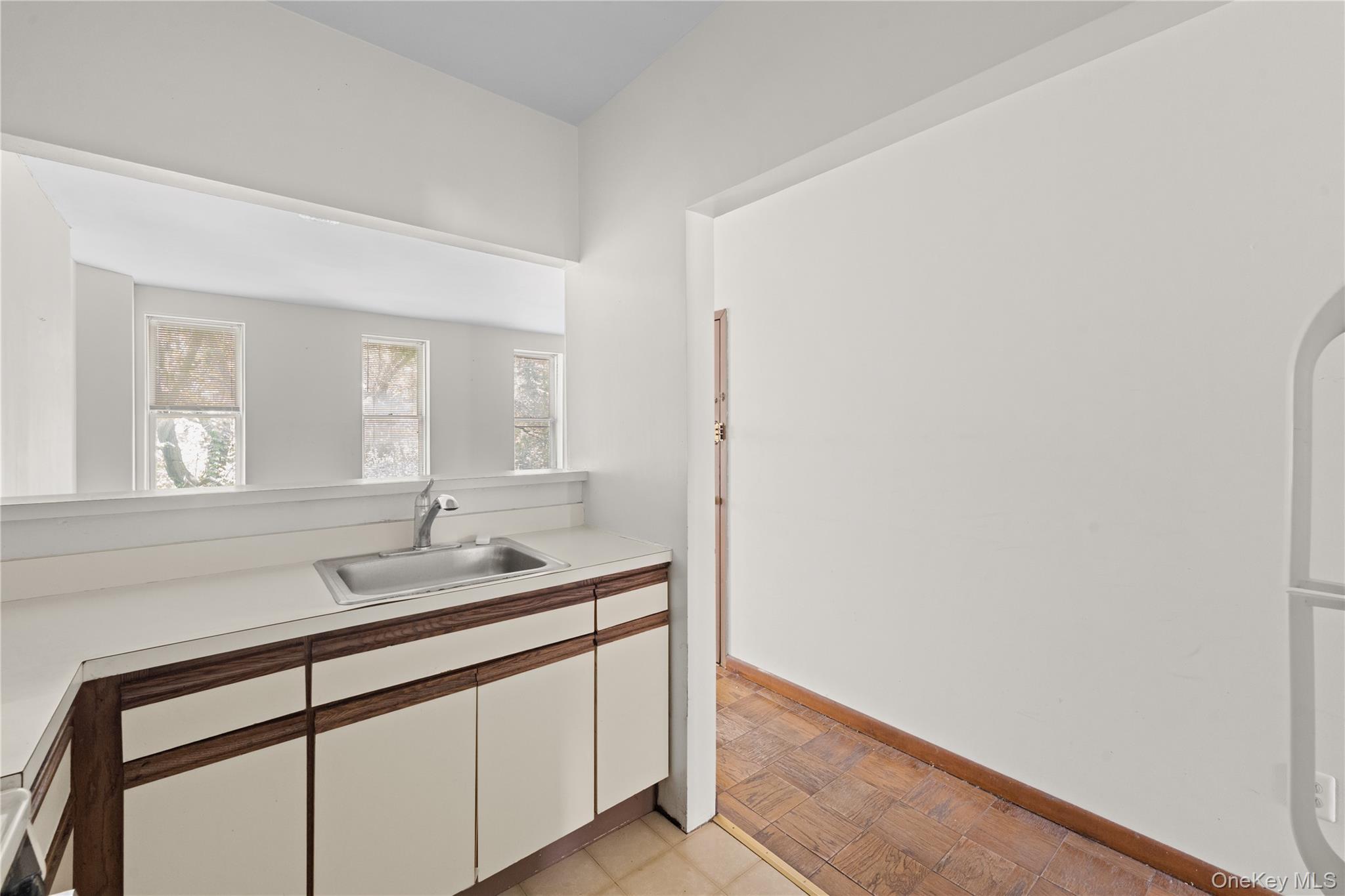 393 Park Place Property Photo 13