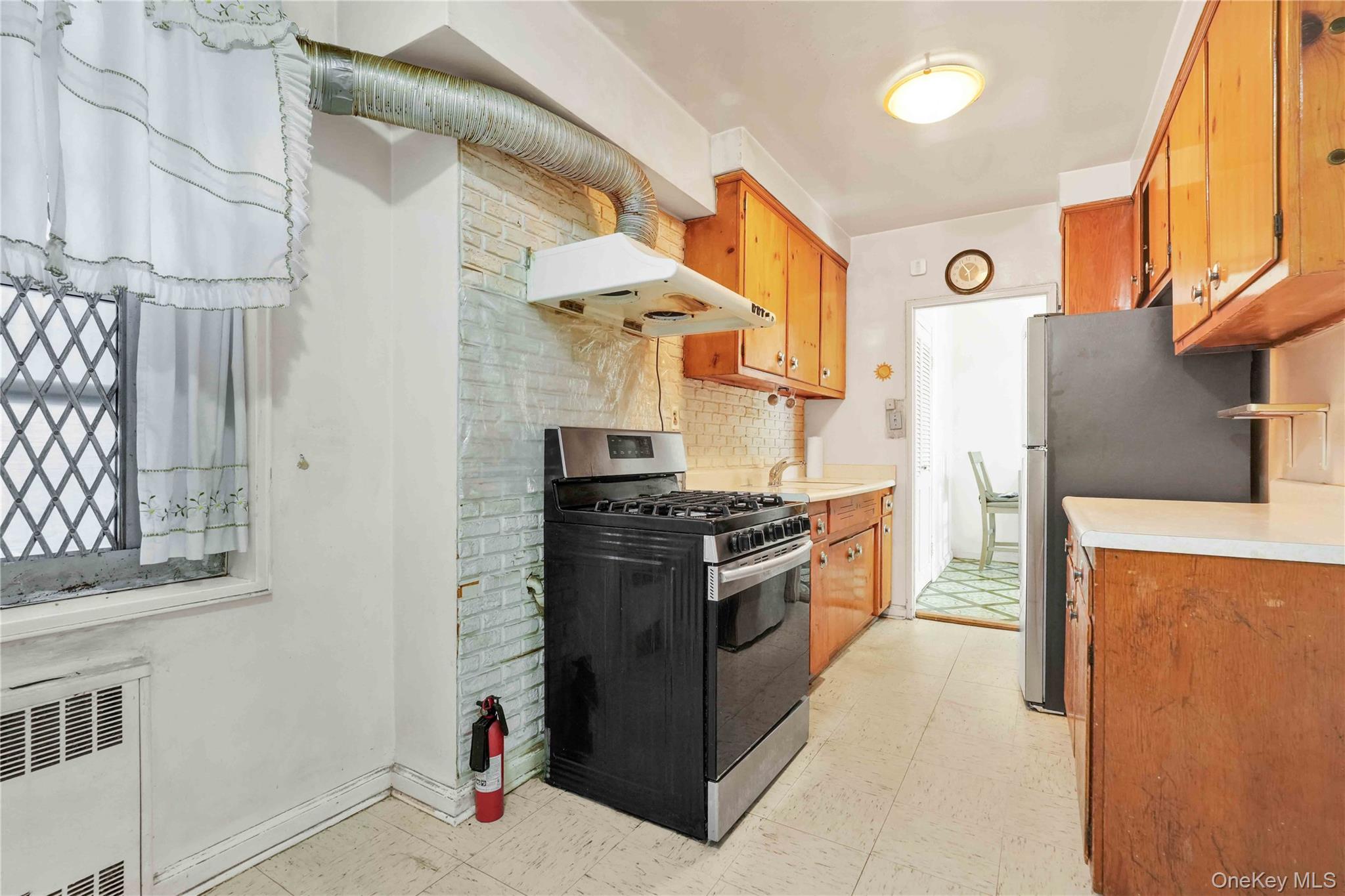 26-25 Union Street 1h Property Photo 6
