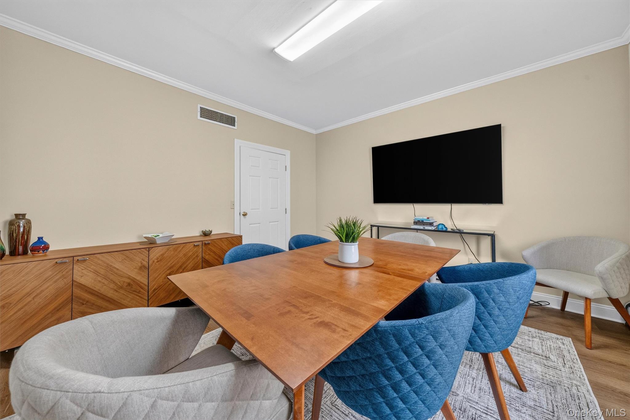 12 Scotchtown Avenue Property Photo 6