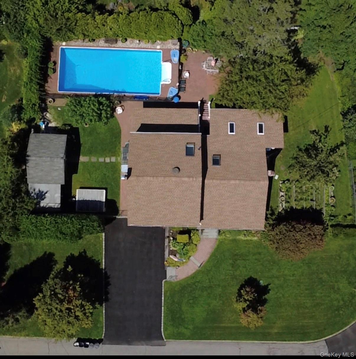 10 Meredith Drive Property Photo 22