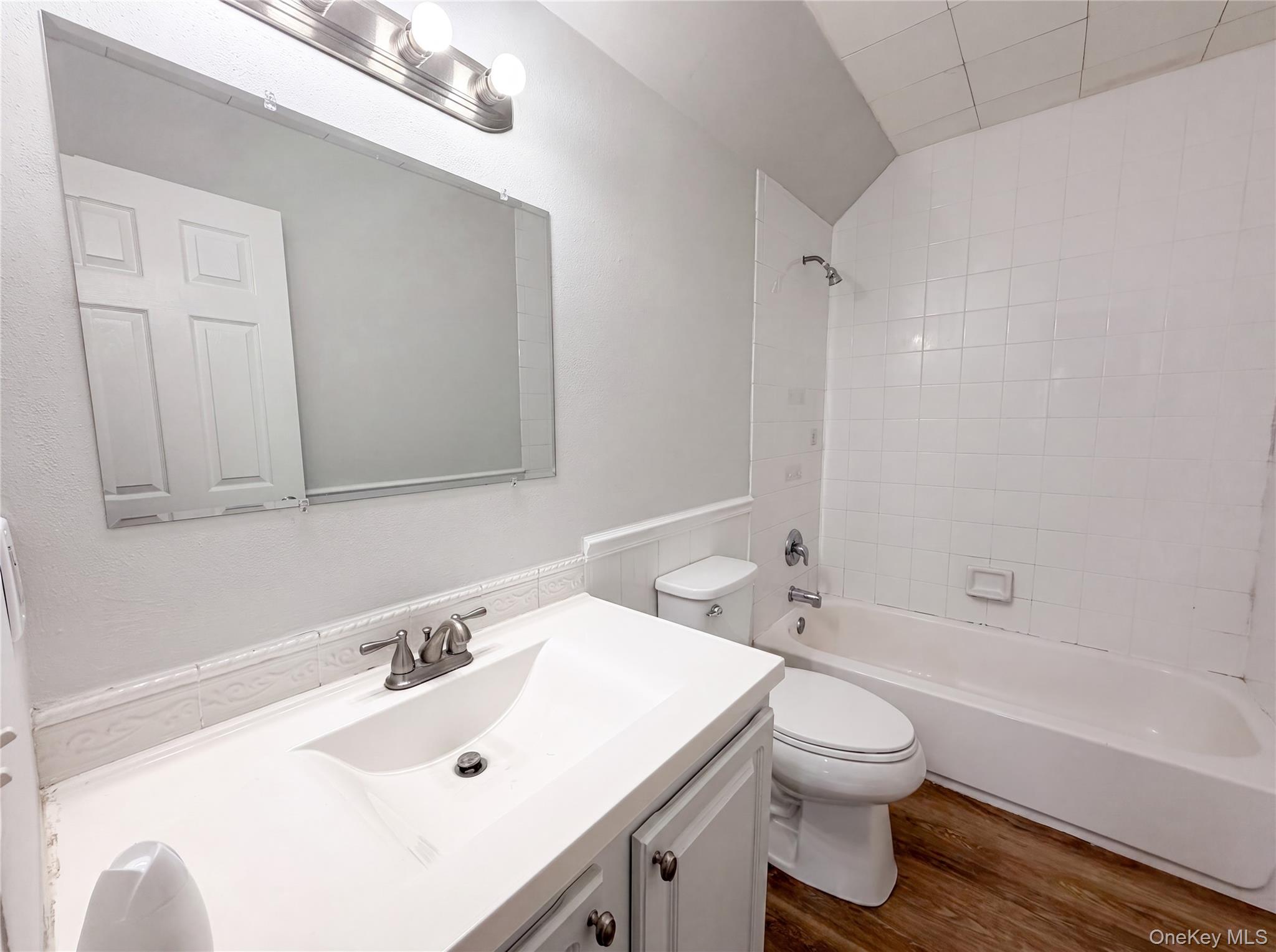 166 Moriches Avenue Property Photo 21