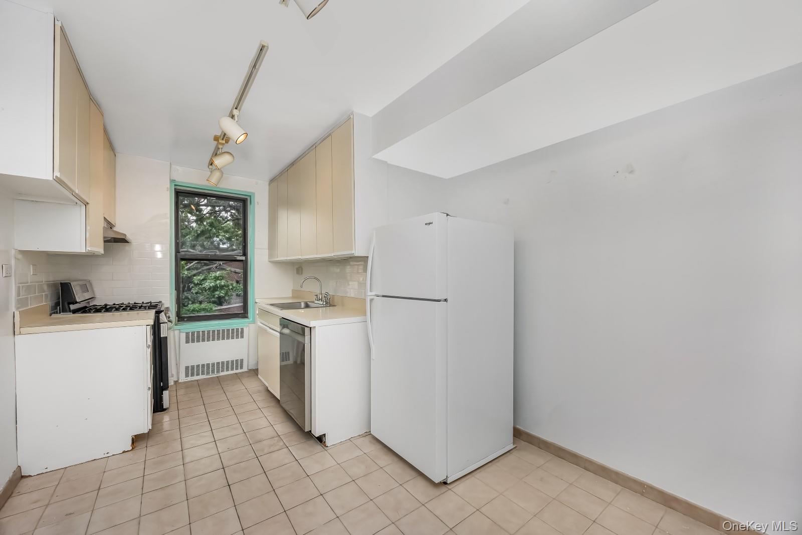 90-11 35th Avenue 6f Property Photo 9