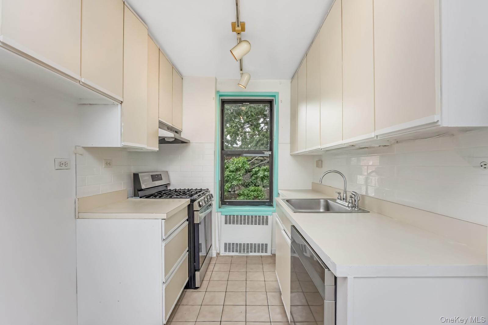 90-11 35th Avenue 6f Property Photo 10
