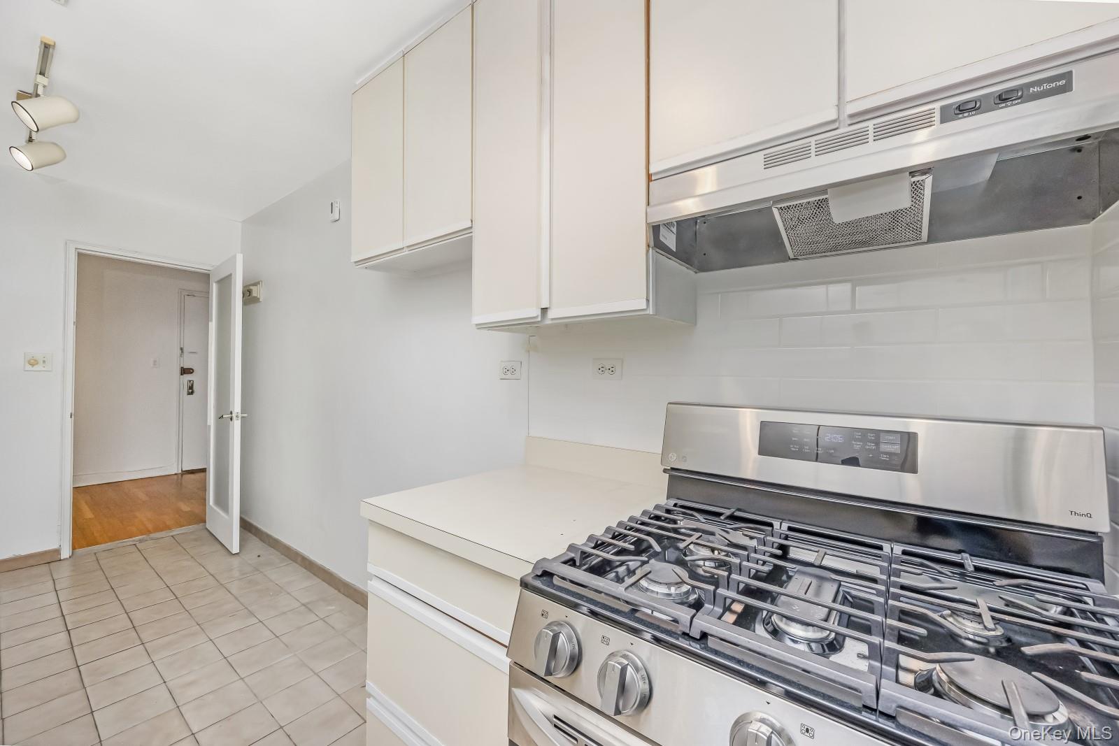 90-11 35th Avenue 6f Property Photo 11