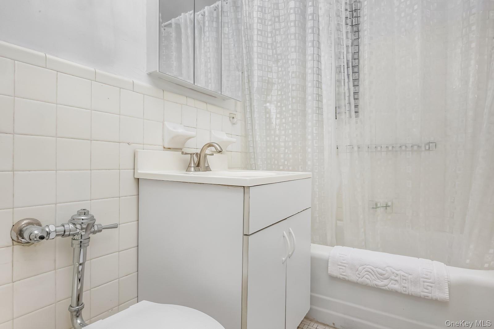 90-11 35th Avenue 6f Property Photo 15