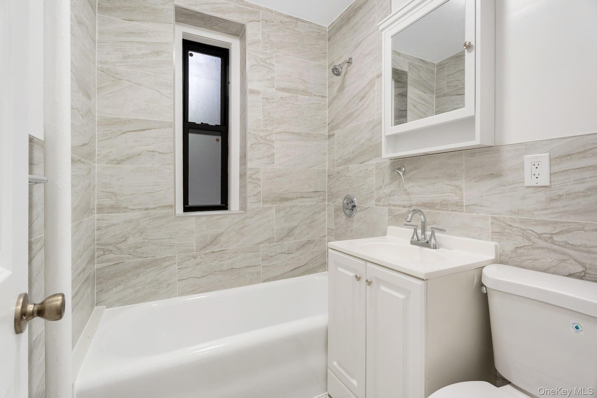 7002 Ridge Boulevard B14 Property Photo 5