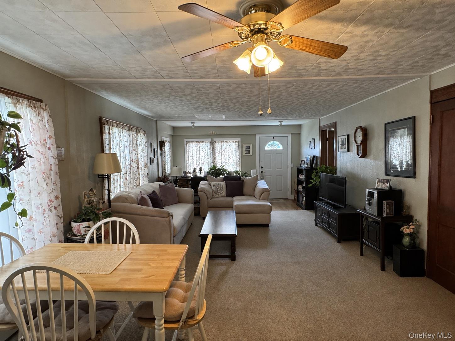 16 Esopus Avenue Property Photo 4