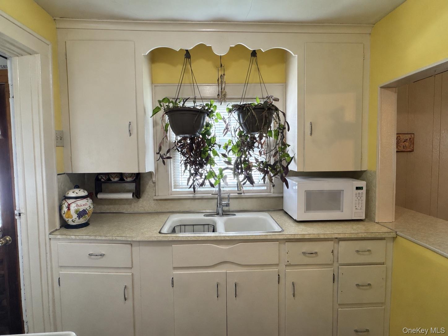 16 Esopus Avenue Property Photo 7