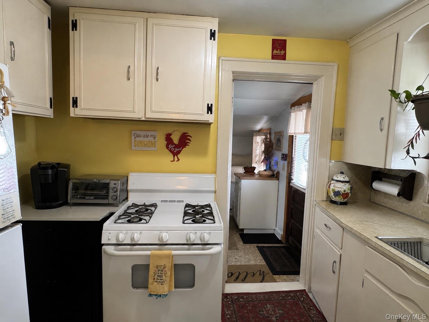 16 Esopus Avenue Property Photo 8