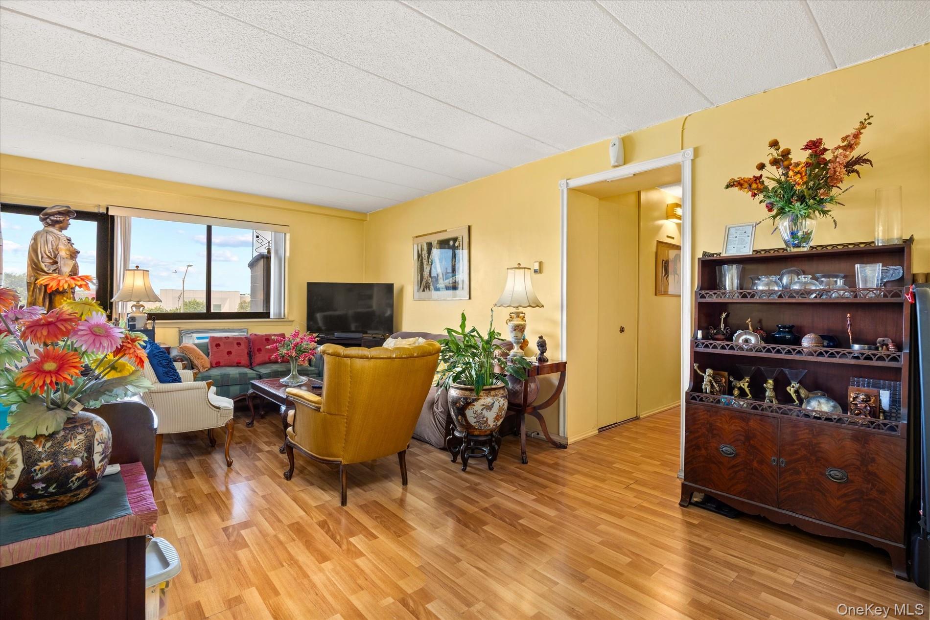 9229 Queens Boulevard 6F Property Photo 1