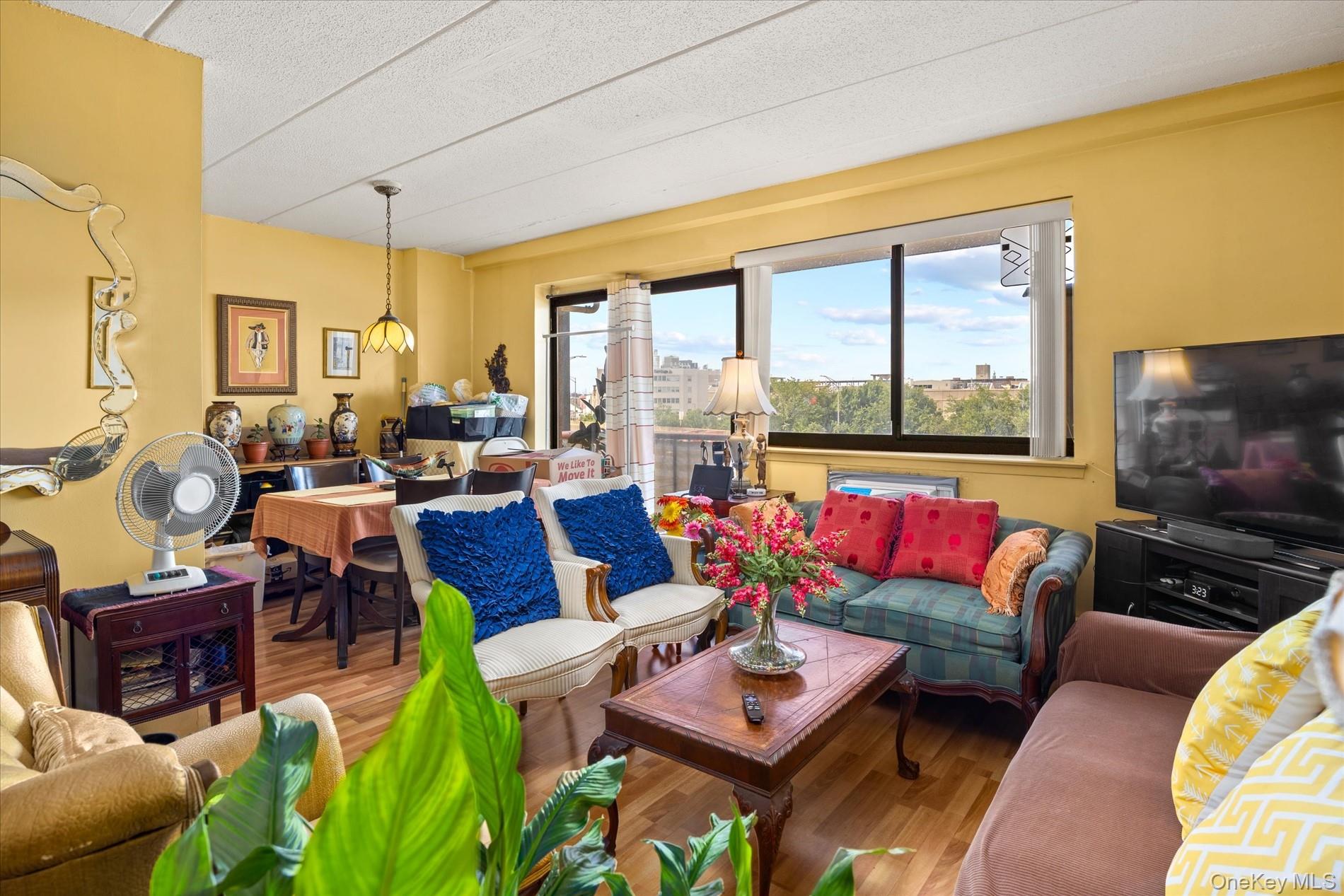 9229 Queens Boulevard 6f Property Photo 3