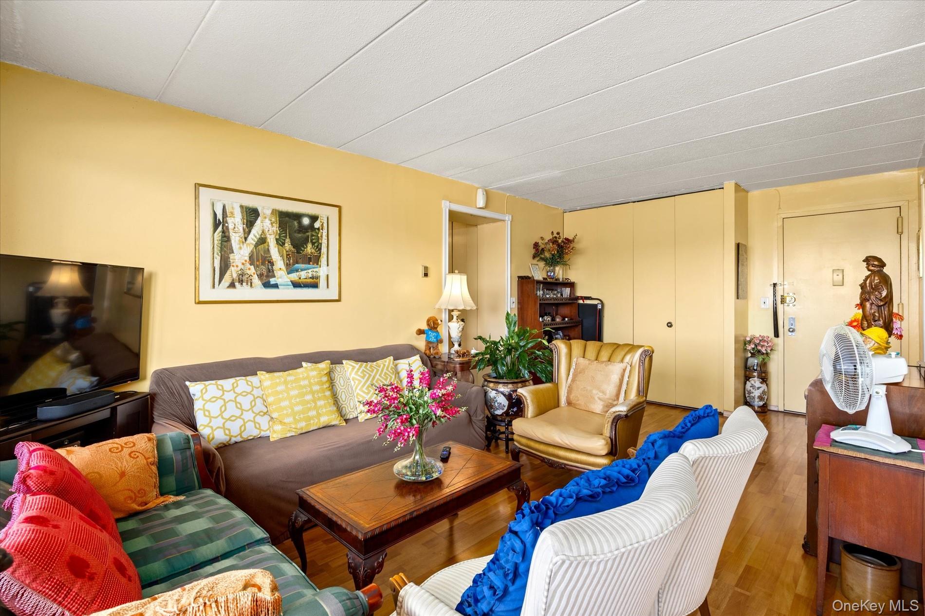 9229 Queens Boulevard 6f Property Photo 4