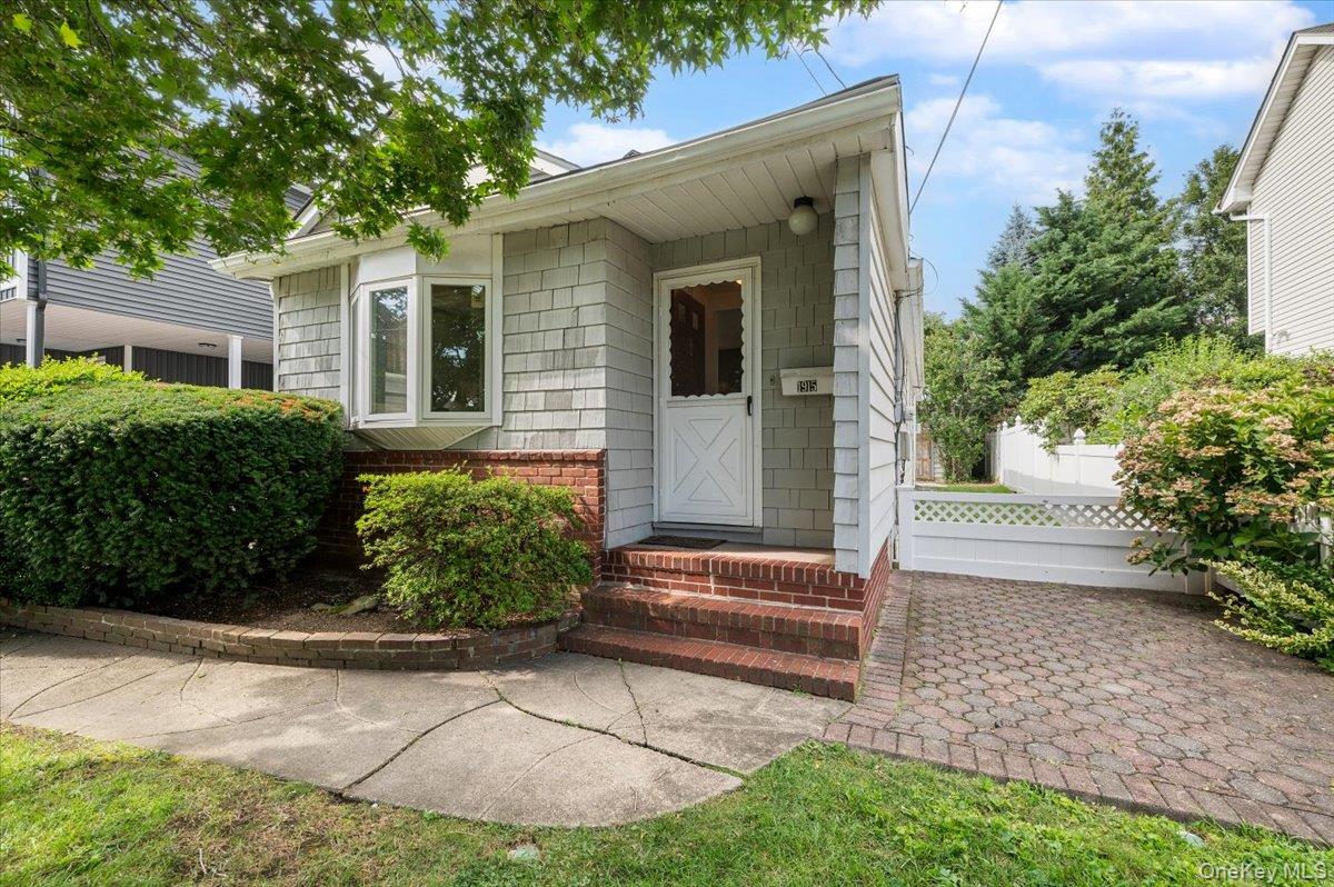1915 Carroll Avenue Property Photo 1