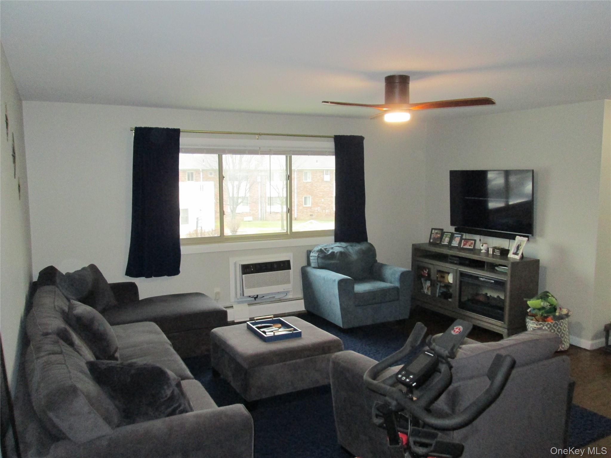 2435 Union Boulevard 7b Property Photo 7