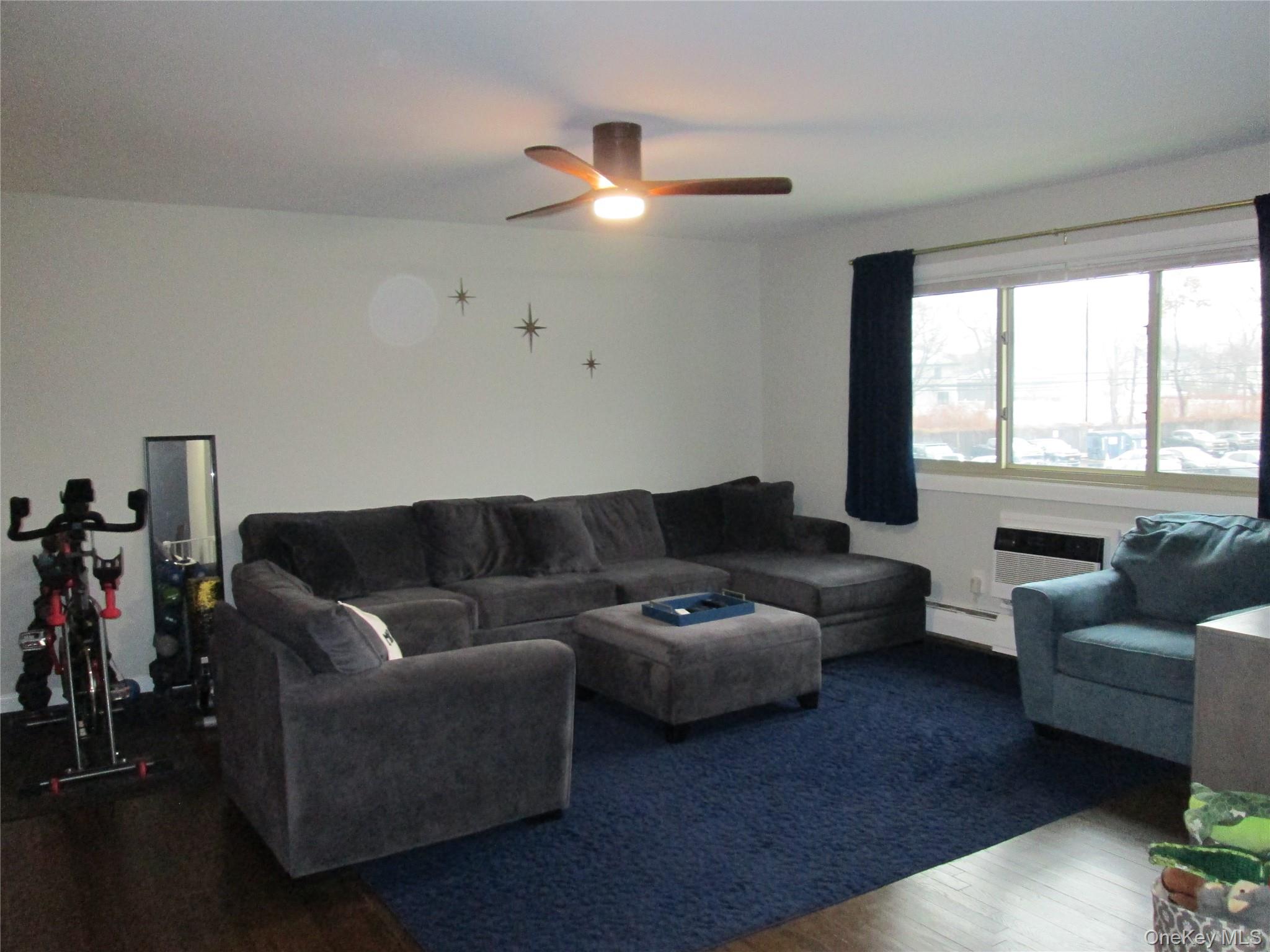 2435 Union Boulevard 7b Property Photo 8