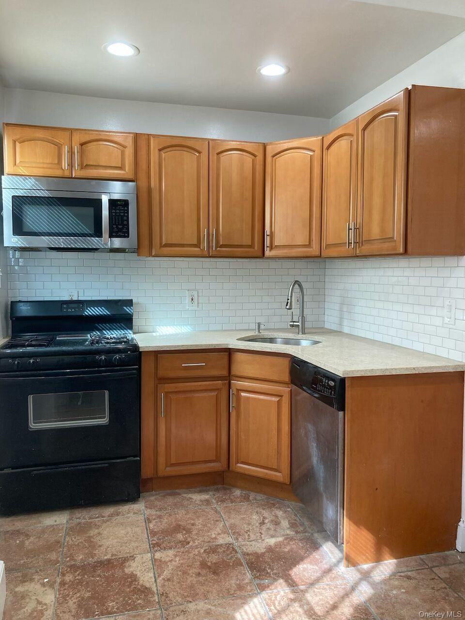 340 Bedford Avenue Property Photo 1