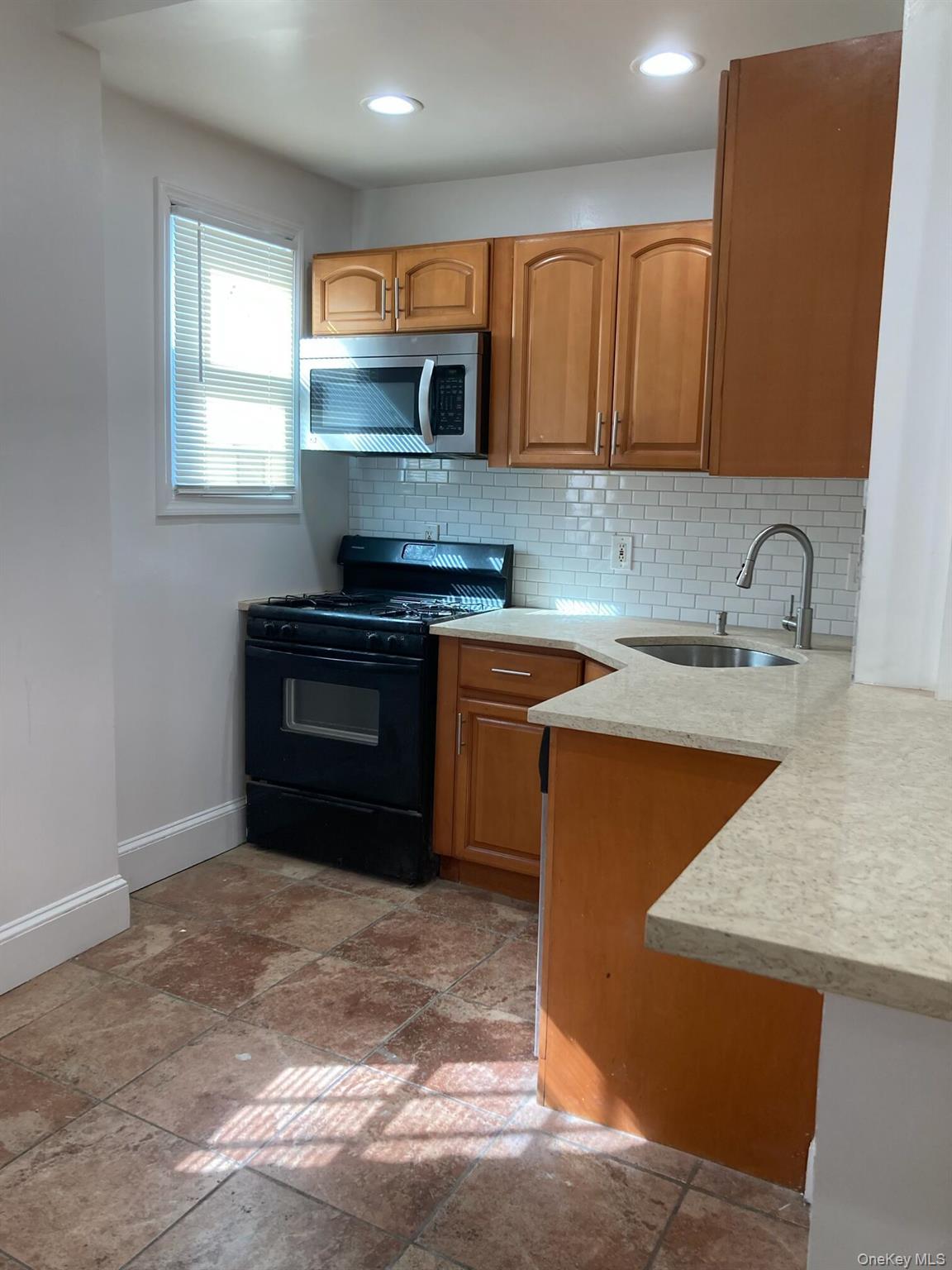 340 Bedford Avenue Property Photo 3
