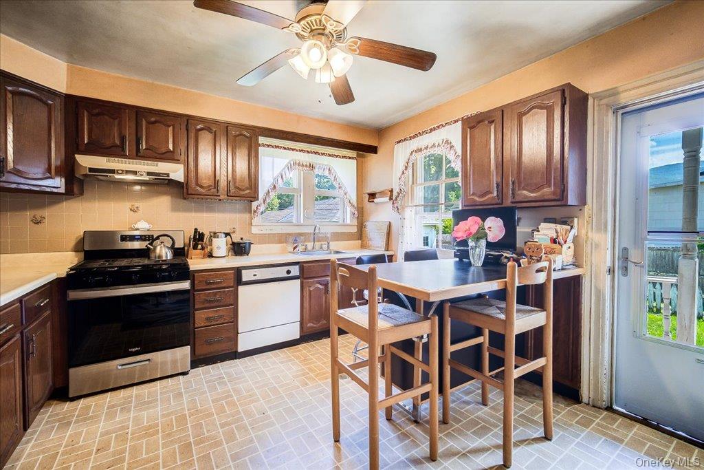 5 Maple Street Property Photo 11