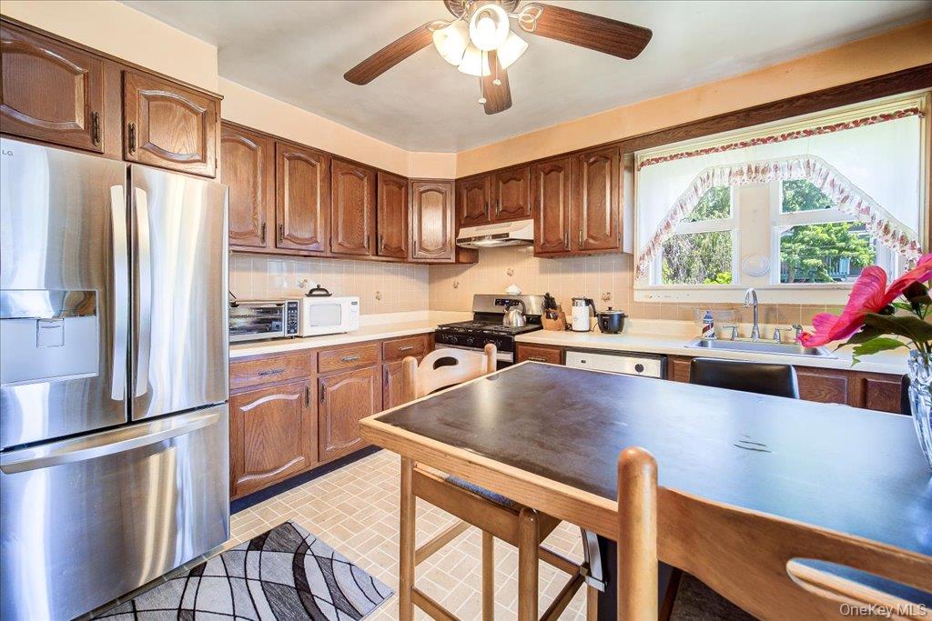 5 Maple Street Property Photo 12